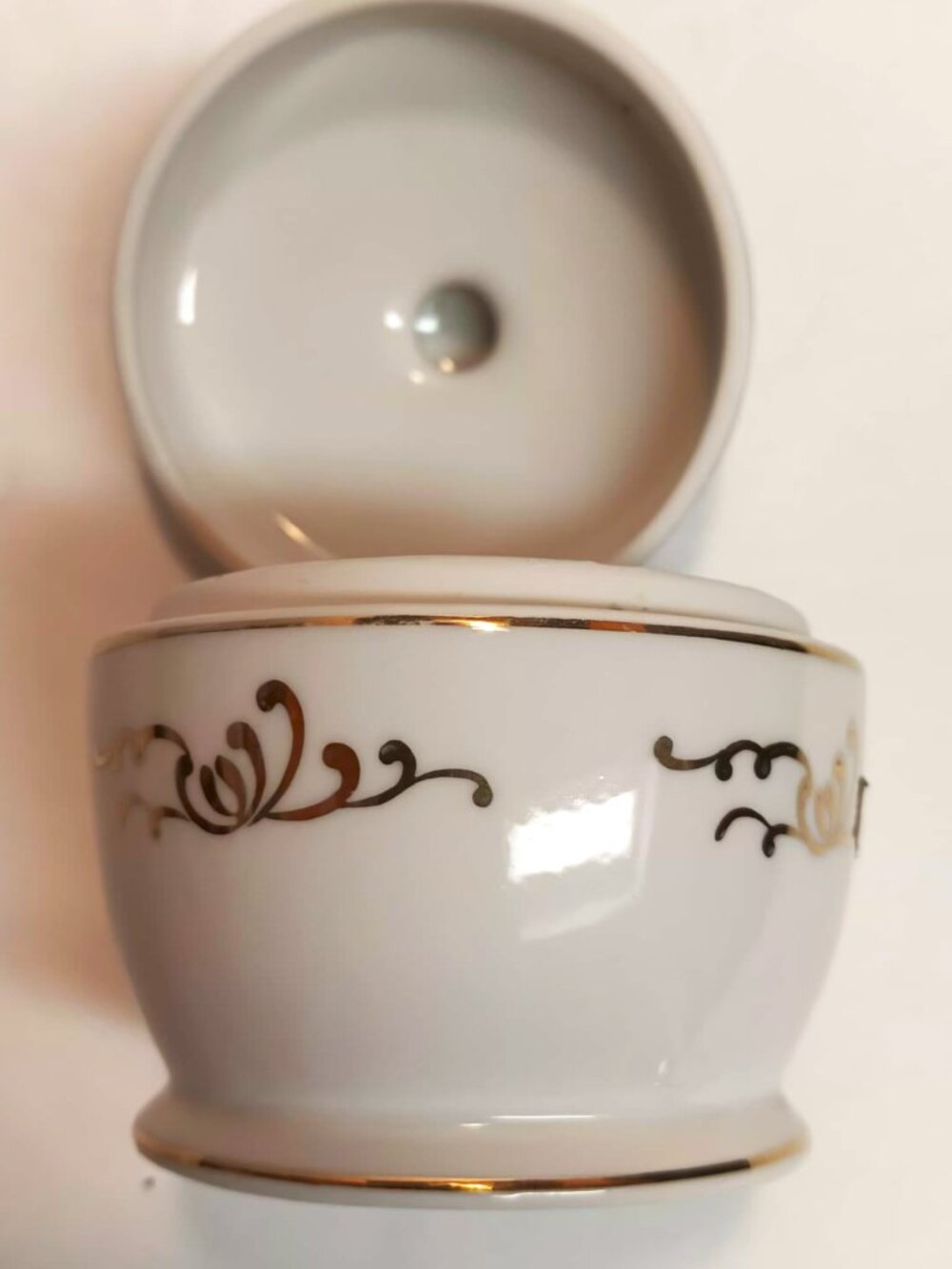 Vintage Lefton porcelain white and gold vanity trinket jar. - Picture 11 of 17